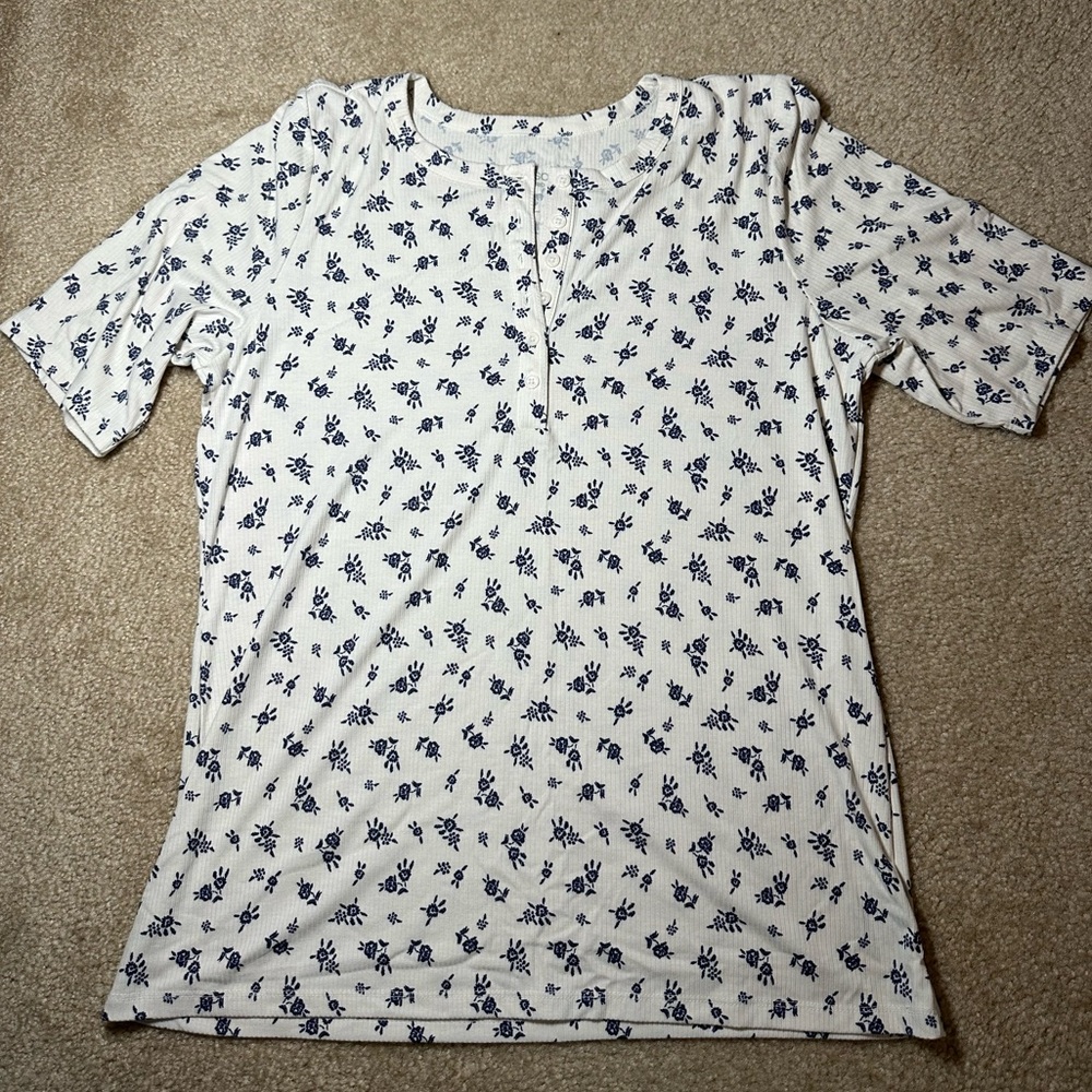 Torrid Super Soft Rib Henley Elbow Sleeve Tee, Blue/white floral, Sz 2, EUC